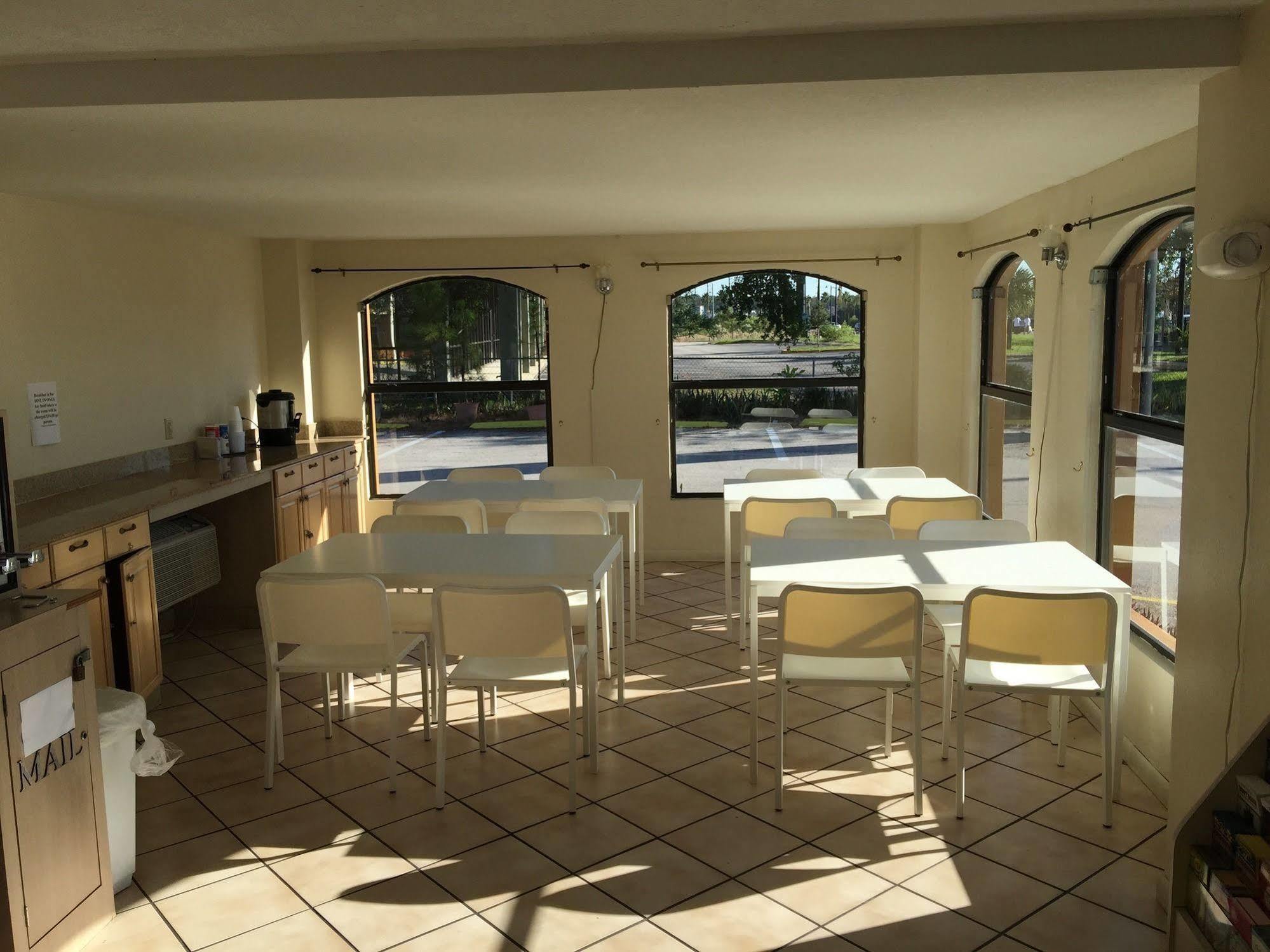 Country Hearth Inn- Kissimmee Exterior photo