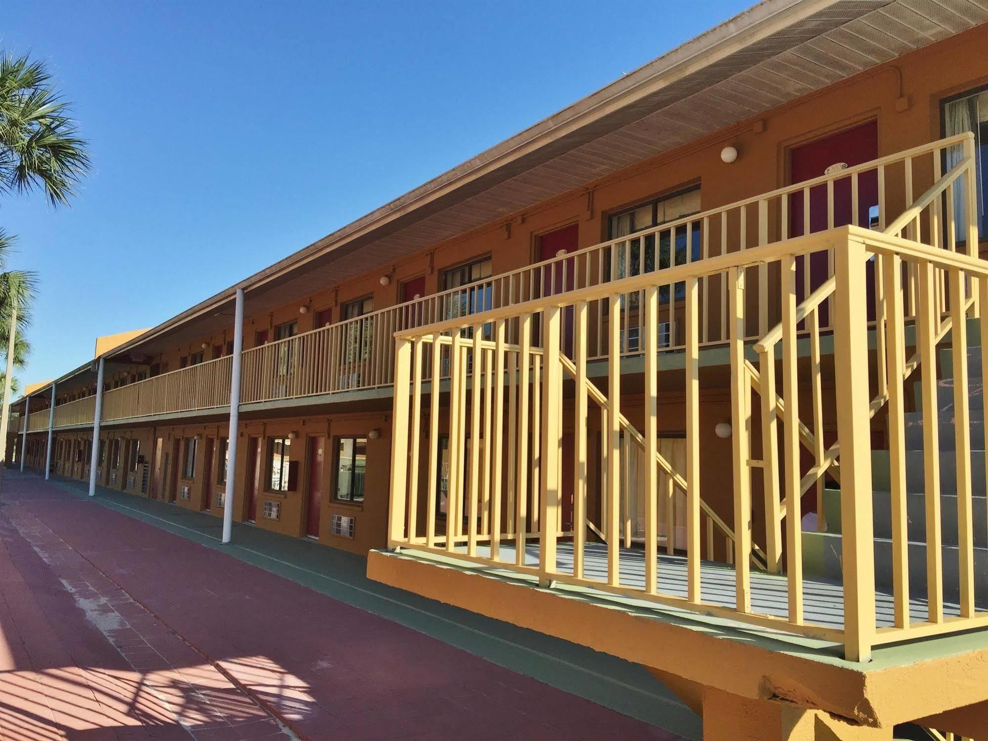 Country Hearth Inn- Kissimmee Exterior photo